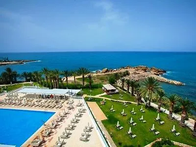 Queens Bay מלון קיסונרגה