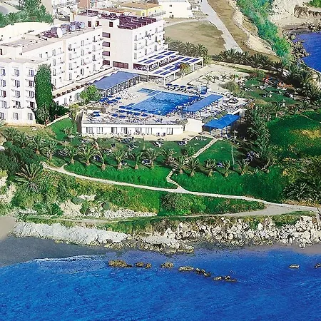 Queens Bay Отель 4*