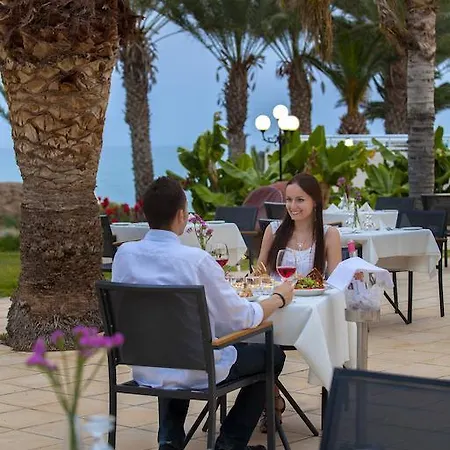 Queens Bay Kissonerga