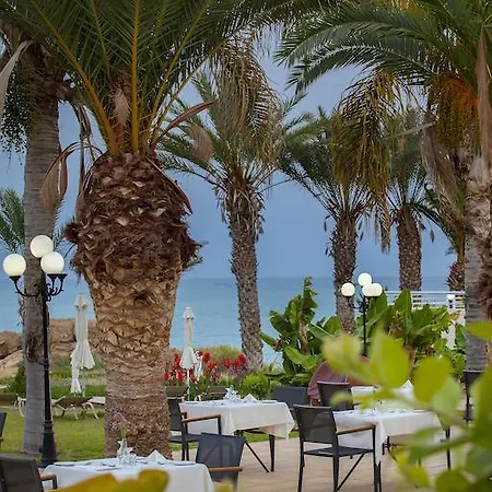 Szálloda Queens Bay 4*