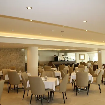 Hotel Queens Bay 4*