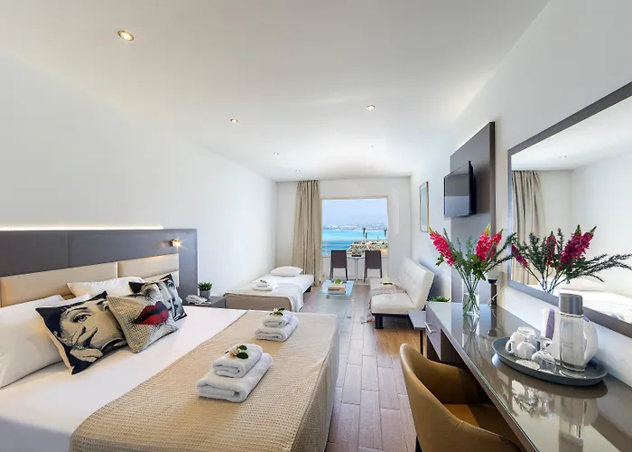 Queens Bay 4* Kissonerga