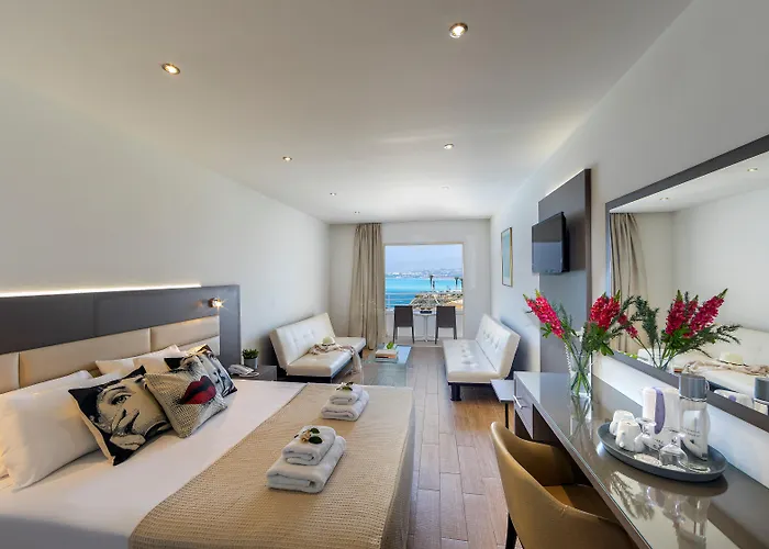 Queens Bay 4* Kissonerga