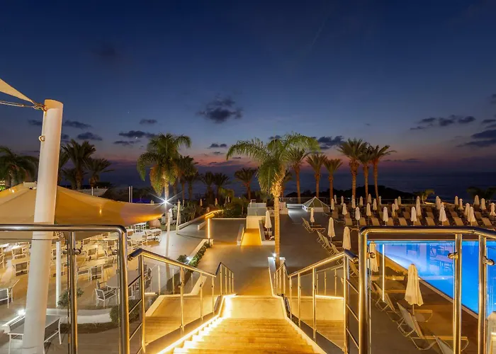 Queens Bay Hotel Kissonerga