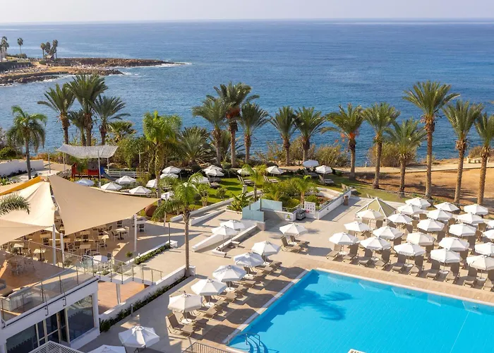 Queens Bay Отель 4*